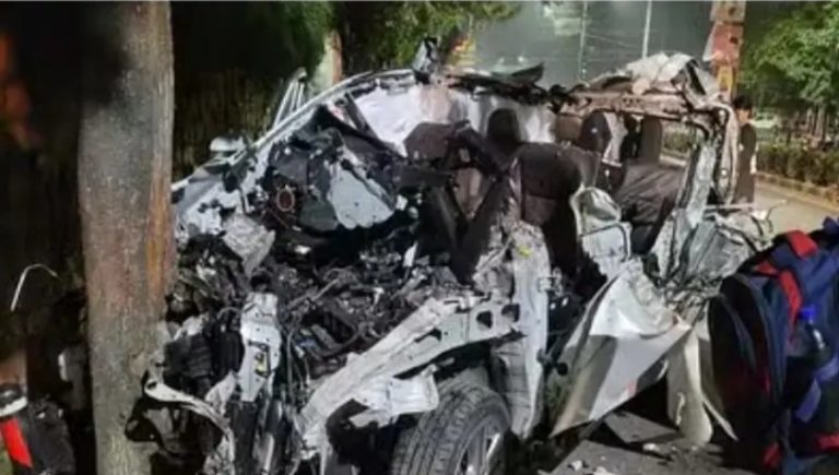 बड़ा सड़क हादसा: ट्रक और कार की टक्कर; छह लोगों की मौत