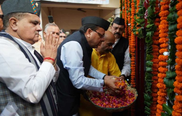 राज्य स्थापना दिवस:  सीएम धामी ने शहीद स्मारक पर पुष्पांजलि अर्पित कर उत्तराखंड राज्य आंदोलन के शहीदों को  दी श्रद्धांजलि