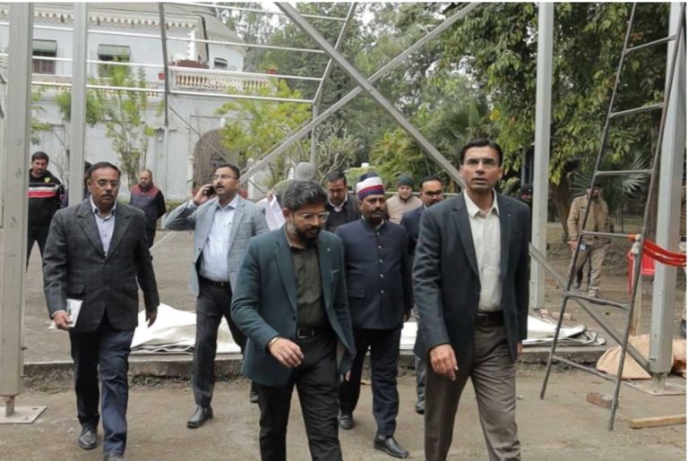 निकाय चुनाव की तैयारियो का जिलाधिकारी ने यहां लिया जायजा