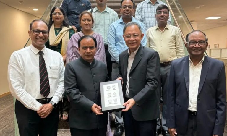 राष्ट्रीय विश्वविद्यालय सिंगापुर का शिक्षा मंत्री डॉ धन सिंह रावत ने किया भ्रमण