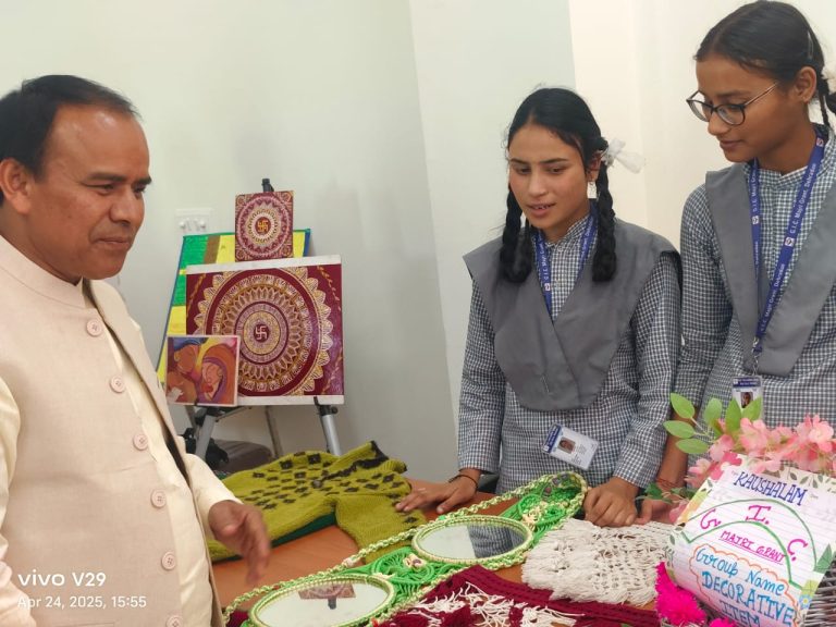 प्रदेश के सभी विद्यालयों में इसी सत्र से बैगलेस-डे लागूः डॉ. धन सिंह रावत