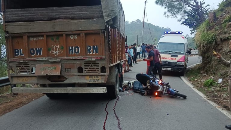 ट्रक से टक्कर में बाइक सवार की दर्दनाक मौत