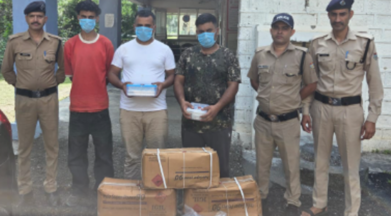 पंचायत चुनाव से पहले विस्फोटक बरामद, तीन युवक दबोचे गए