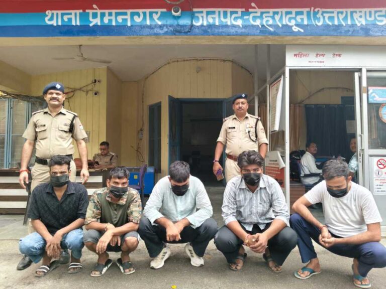 देहरादून: मामूली विवाद बना हुड़दंग, पुलिस ने पाँच युवकों को किया गिरफ्तार