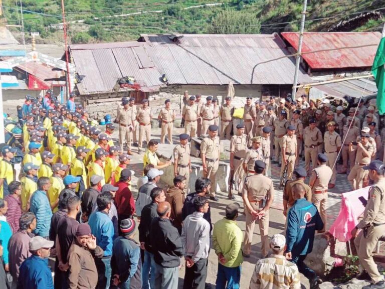 कठिन परिस्थितियों में भी लहराया तिरंगा, धराली-हर्षिल में गूंजा राष्ट्रगान