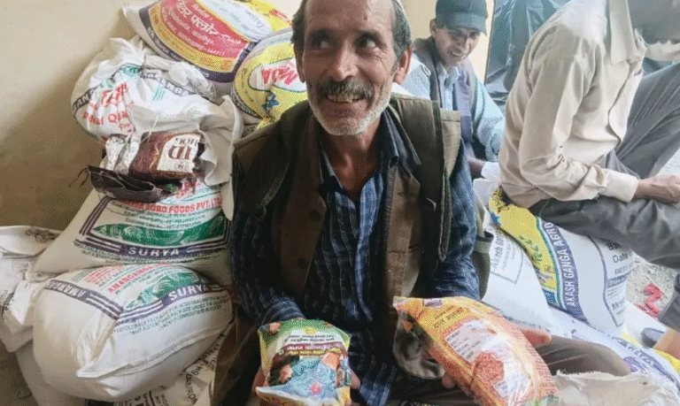दून आपदा पीड़ितों तक पहुँची मदद, गांवों में खाद्यान्न वितरण से मिला सहारा