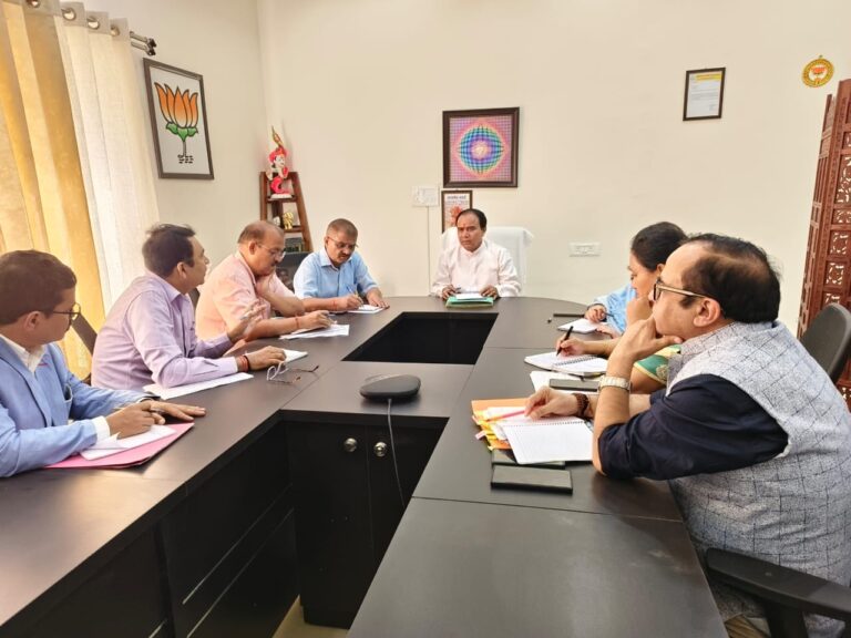 जनपदों से तलब की निःशुल्क पाठ्य पुस्तक वितरण की रिपोर्ट