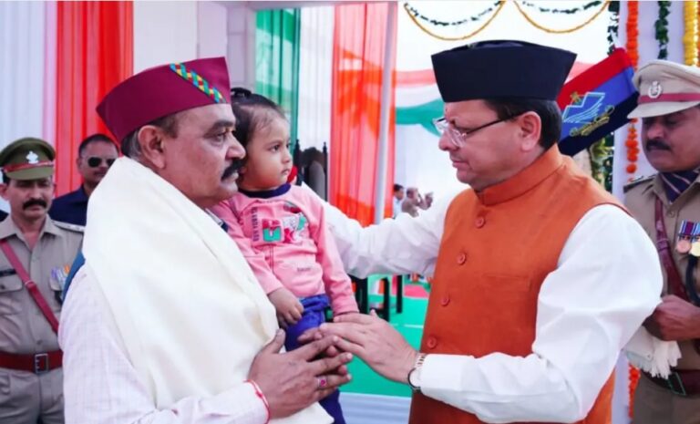 सीएम धामी ने पुलिस लाइंस  में आयोजित पुलिस स्मृति दिवस परेड कार्यक्रम में प्रतिभाग किया।