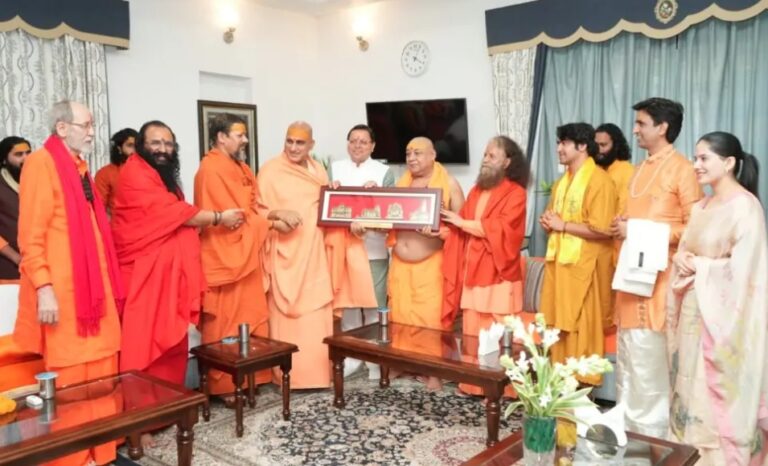 सीएम धामी को ‘देवभूमि के धर्म-संरक्षक’ का सम्मान मिला
