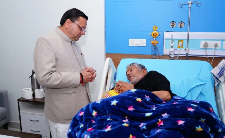 सीएम धामी ने यूकेडी के वरिष्ठ नेता एवं पूर्व विधायक  दिवाकर भट्ट का हालचाल लिया