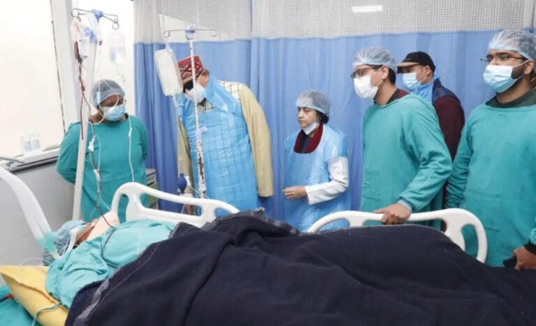गुलदार का हमला: महिला की भोजन और सांस नली तक गहरे घाव