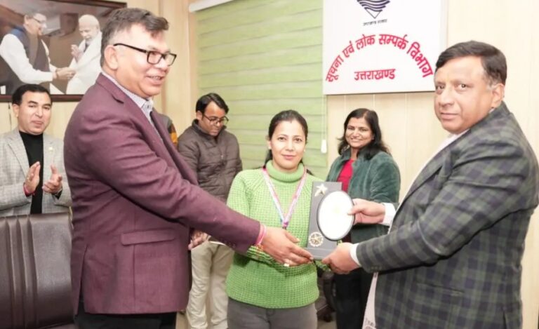 इंडोर खेल प्रतियोगिता: विजेताओं को किया गया सम्मानित