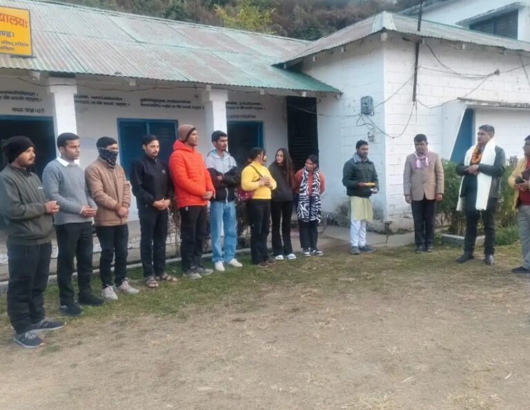 संस्कृत महाविद्यालयों का निरीक्षण करने पहुँचे संस्कृत शिक्षा सचिव