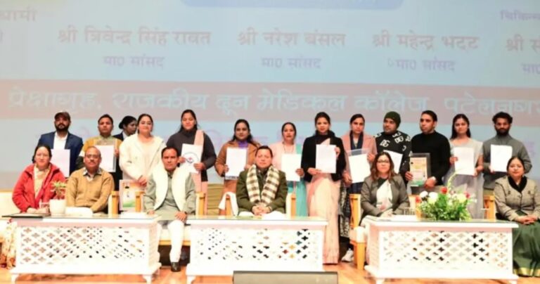 1035 सहायक अध्यापकों को सौंपे गए नियुक्ति पत्र
