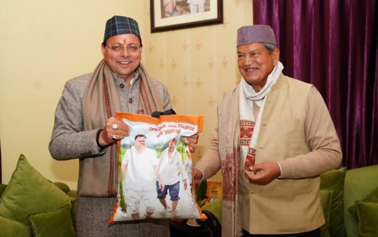 चुनावी साल में सीएम धामी की ‘अन्न भेंट डिप्लोमेसी’ सुर्खियों में