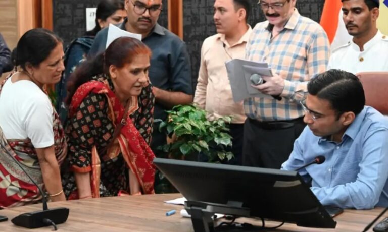 बुजुर्ग मां की शिकायत पर सख़्त कार्रवाई, अपराधी जिला बदर