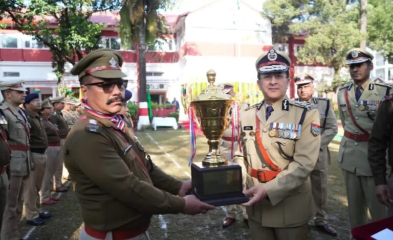 राज्यपाल उत्कृष्ट सेवा पदक एवं डीजी प्रशस्ति डिस्क से सम्मान
