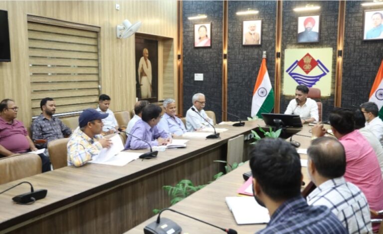 सक्रिय सहभागिता से बनेगी त्रुटिरहित मतदाता सूची : डीएम