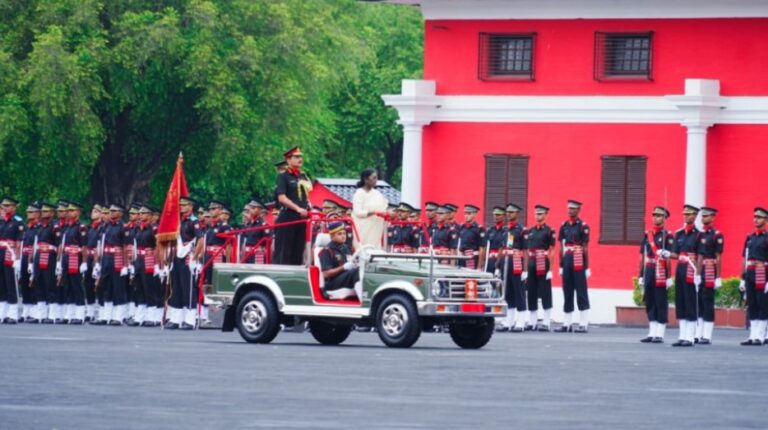 सैन्य अधिकारी भारतीयों के विश्वास और आकांक्षाओं के सच्चे संरक्षक : मुर्मू