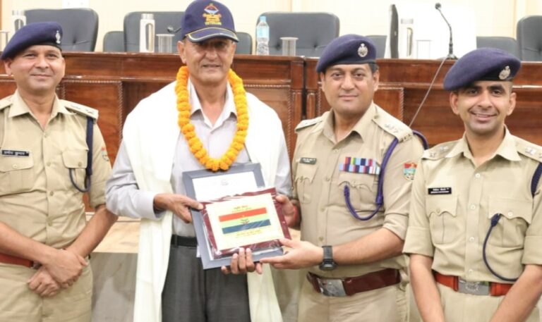 सेवानिवृत्त पुलिस अधिकारियों व कर्मचारियों का सम्मानपूर्वक विदाई समारोह