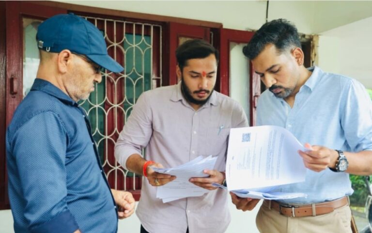 ग्राउंड जीरो पर उतरे डीएम, जमीनी हकीकत का लिया जायजा