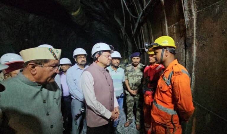 टनल में पहुंचे सीएम, बचाव एवं राहत कार्यों का लिया जायजा