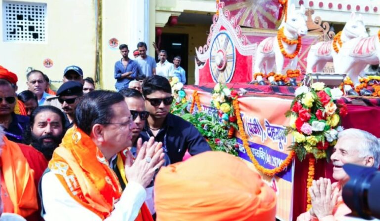 टपकेश्वर महादेव की शोभायात्रा में शामिल हुए मुख्यमंत्री धामी