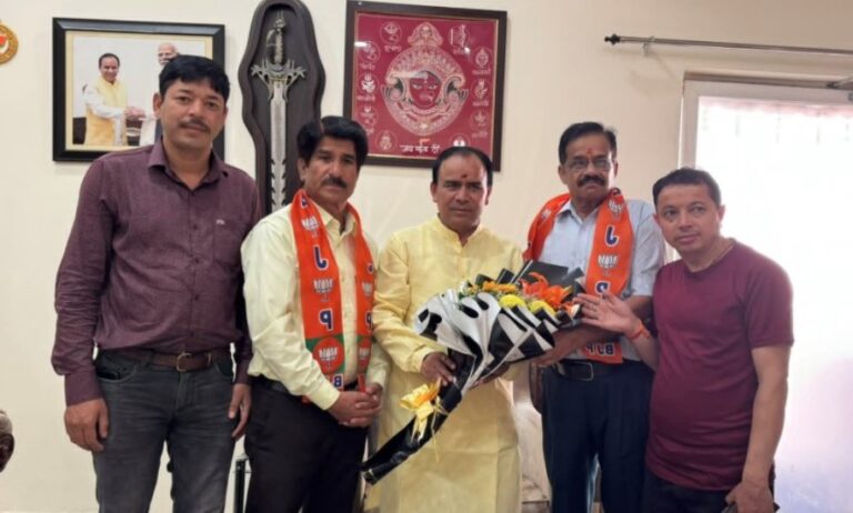 सेवानिवृत्त अधिकारियों की भाजपा में एंट्री