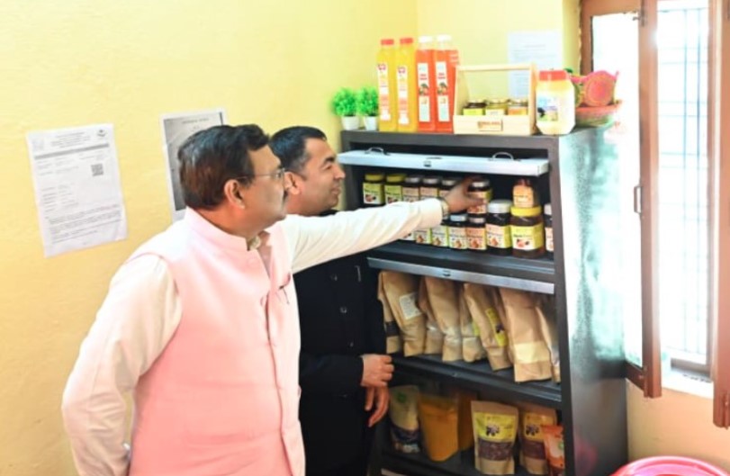 महिलाओं के आत्मनिर्भरता प्रयासों को सीएस ने सराहा