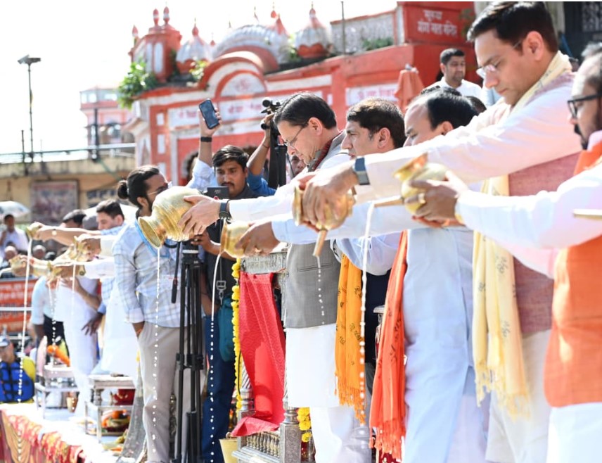 हरकी पैड़ी पर धामी कैबिनेट ने की गंगा पूजा और आरती